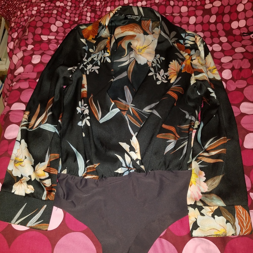 NWOT Zara Navy Blue Floral Bodysuit M